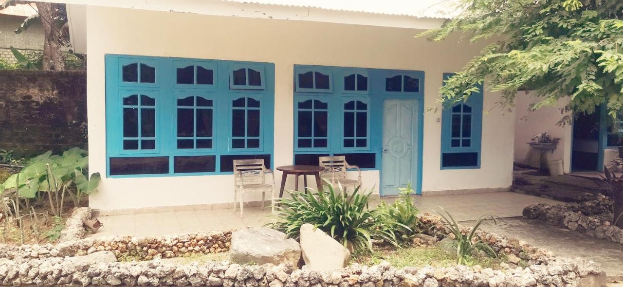 The Village Rua Beach Homestay Екстериор снимка